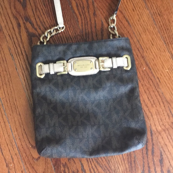 Michael Kors Handbags - Michael Kors Crossbody Purse Great Condition